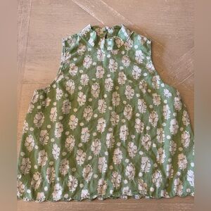 crown & ivy Green Floral Sleeveless Mock Neck Blouse